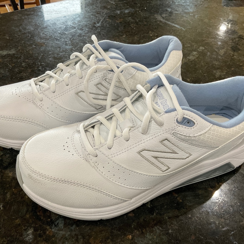 New Balance 928V3 Women’s White Walking Shoes - size 10 - like new
